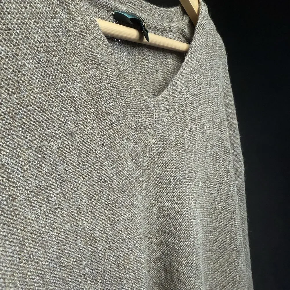 Andean 100% Alpaca Made In Peru Grey /Tan V-neck Puller over Sweater Size XL